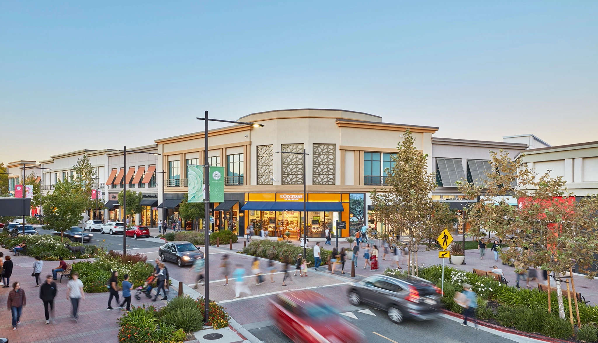 a bustling shopping center with people bustling around.