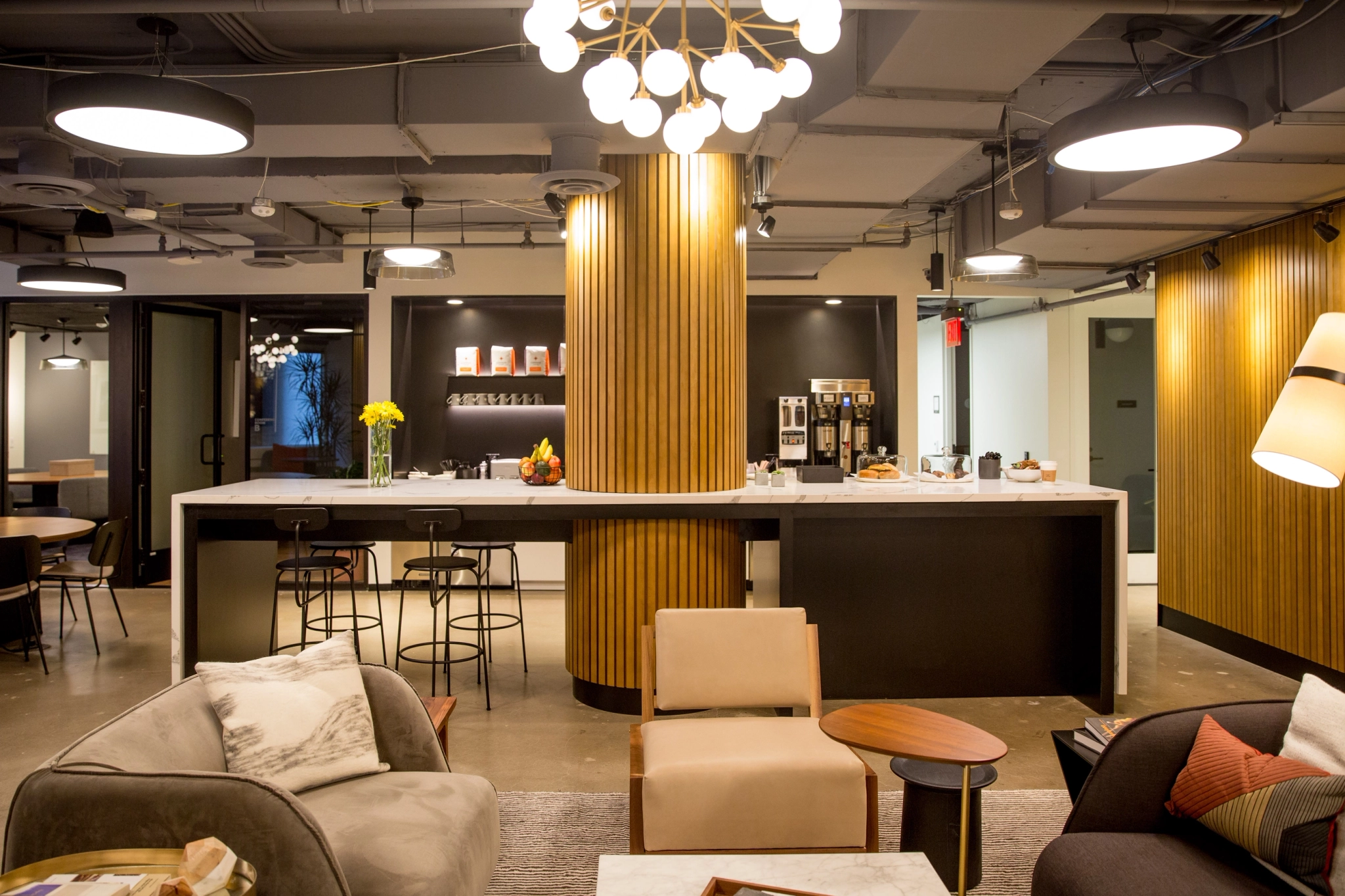 The lobby of a workspace in Washington with a coffee table and chairs.