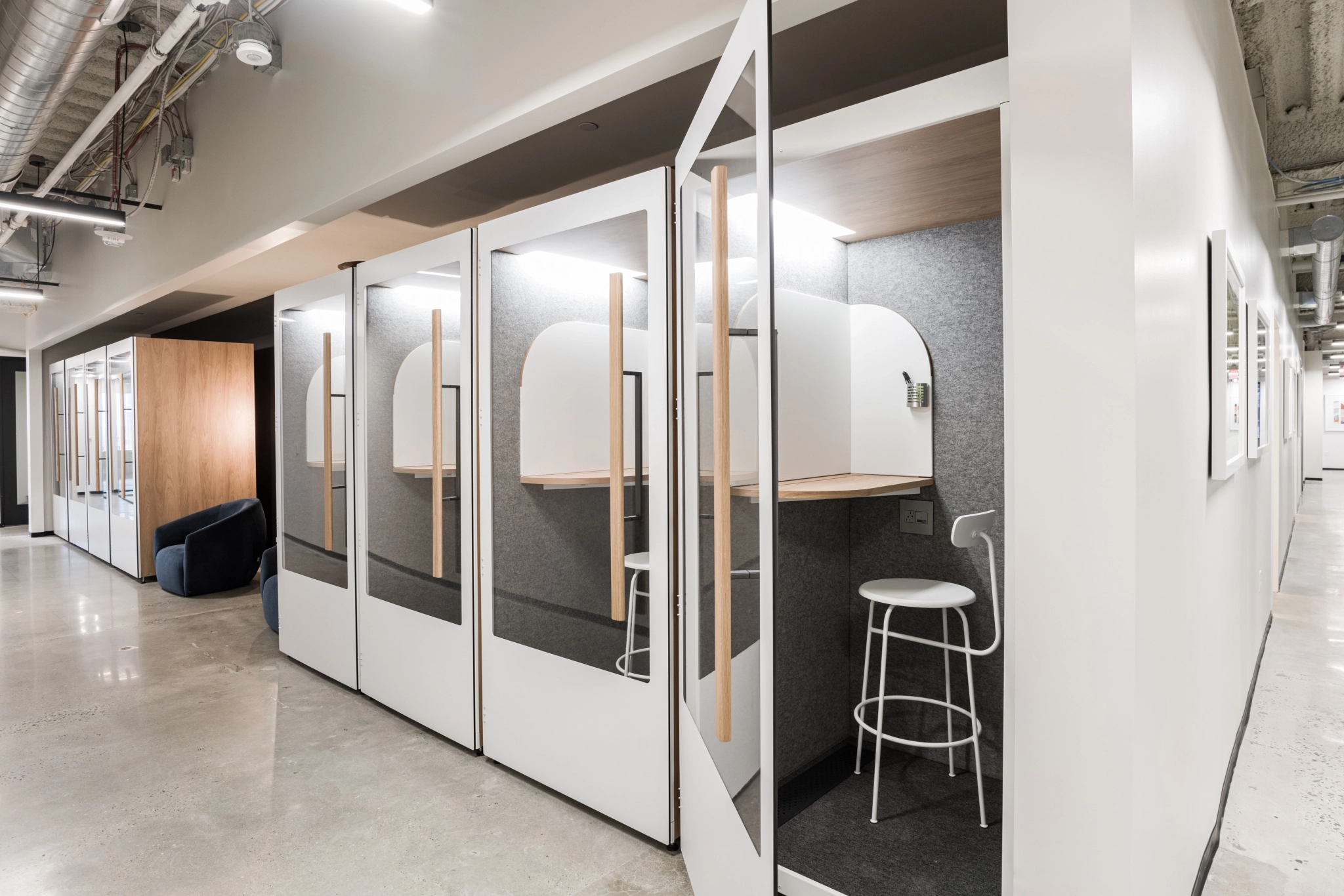 a white office space in Philadelphia with a white desk and chairs.