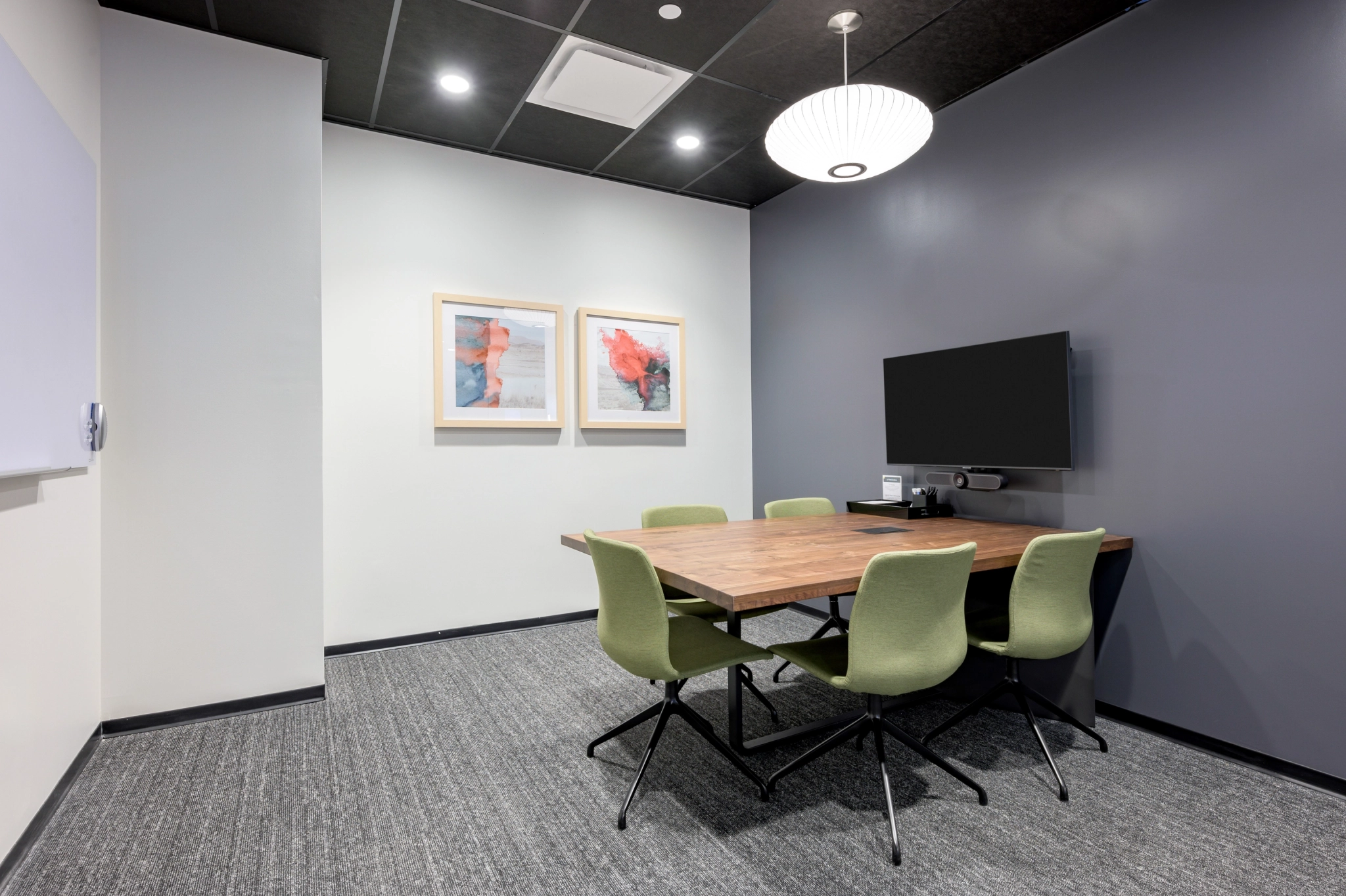A meeting room with a table and chairs for coworking.
