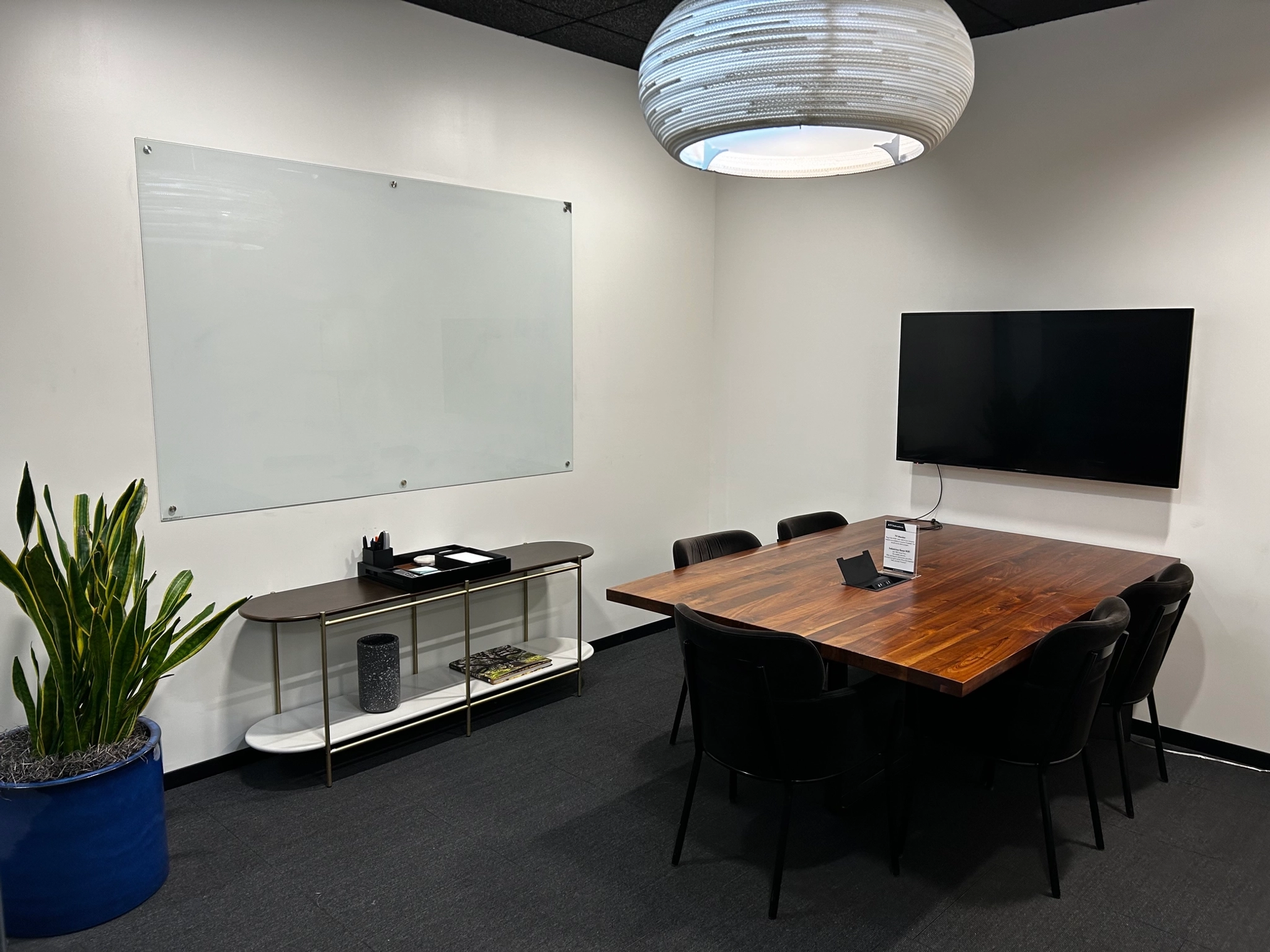 A coworking space in New York equipped with a table and chairs for meetings.