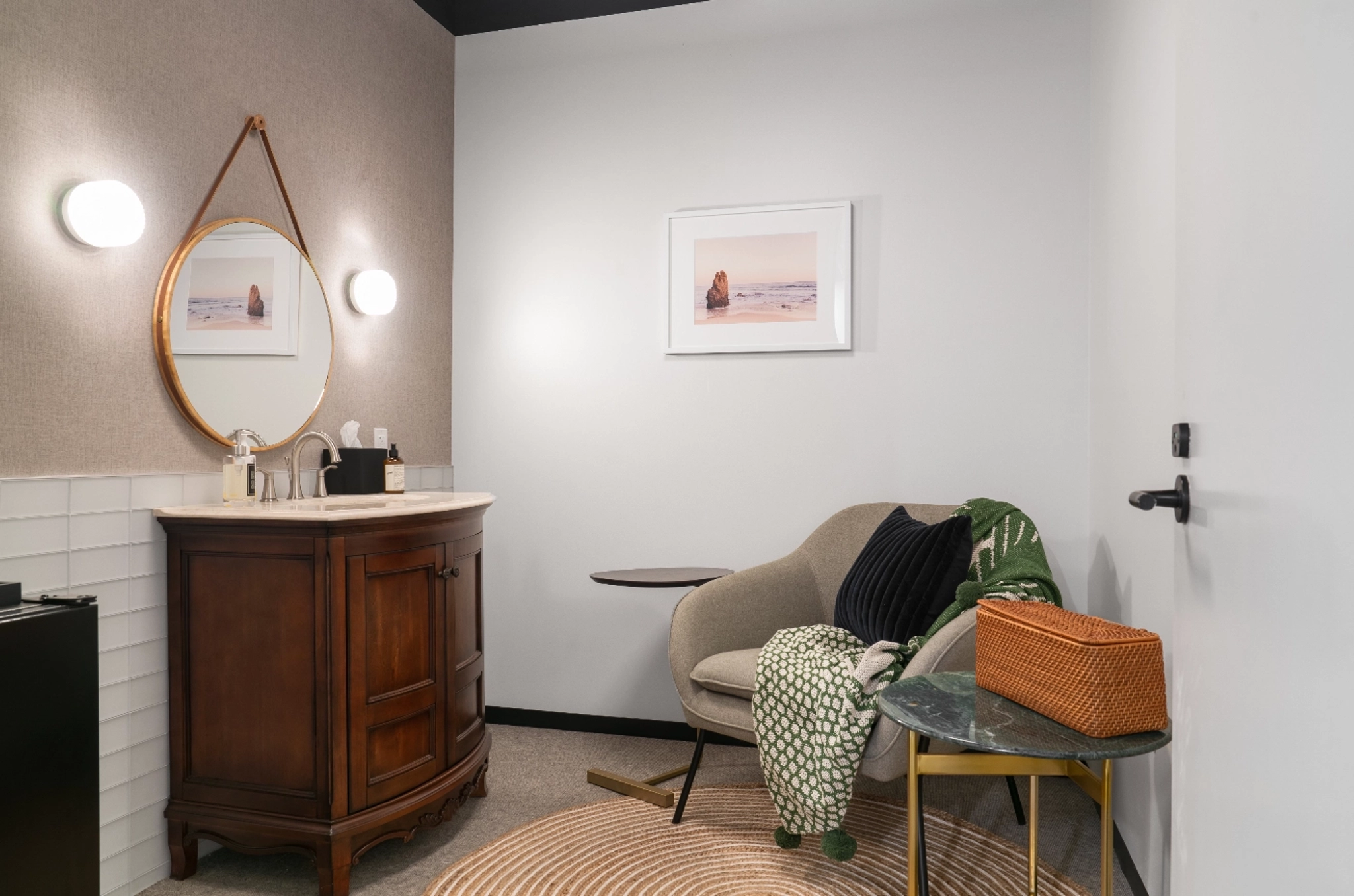 A workspace with a chair and a mirror.