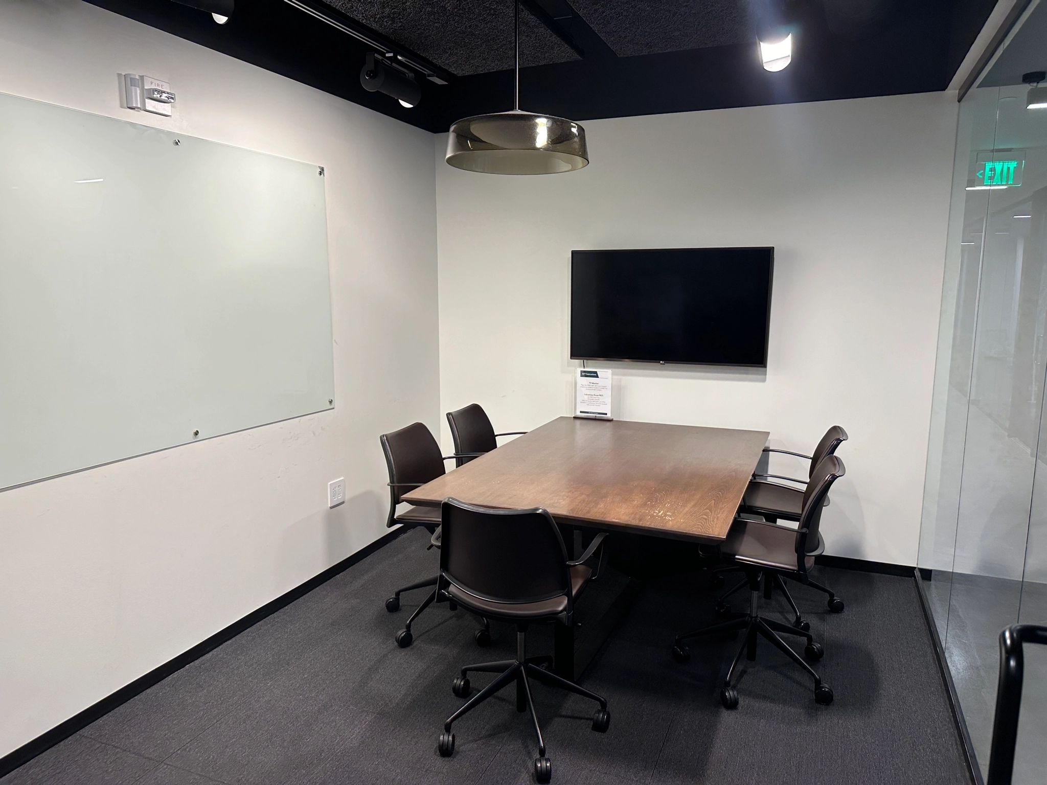 A coworking space with a table and chairs.