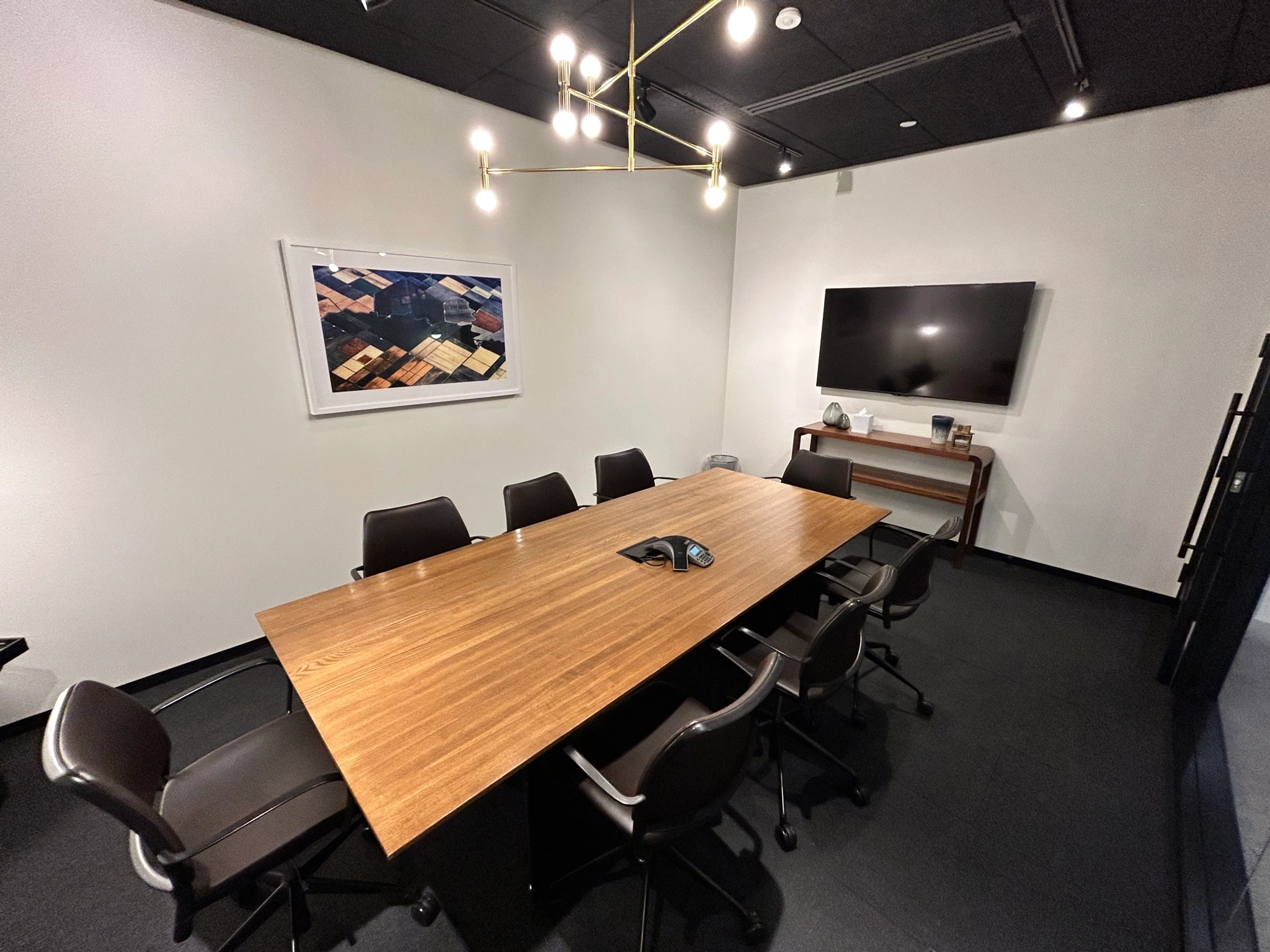 An Evanston office meeting room featuring a wooden table and chairs.