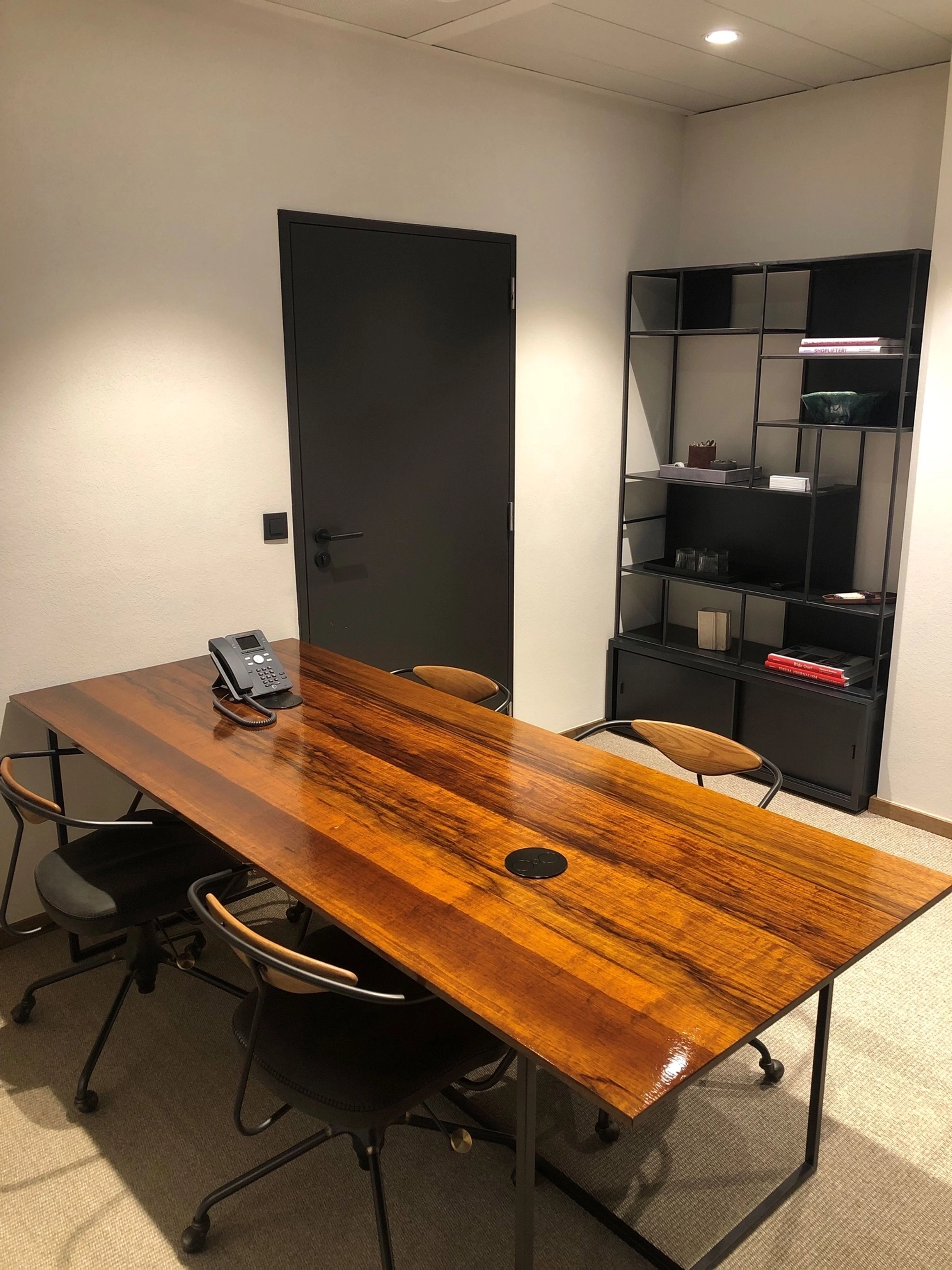 A Brussels meeting room with a table and chairs.
