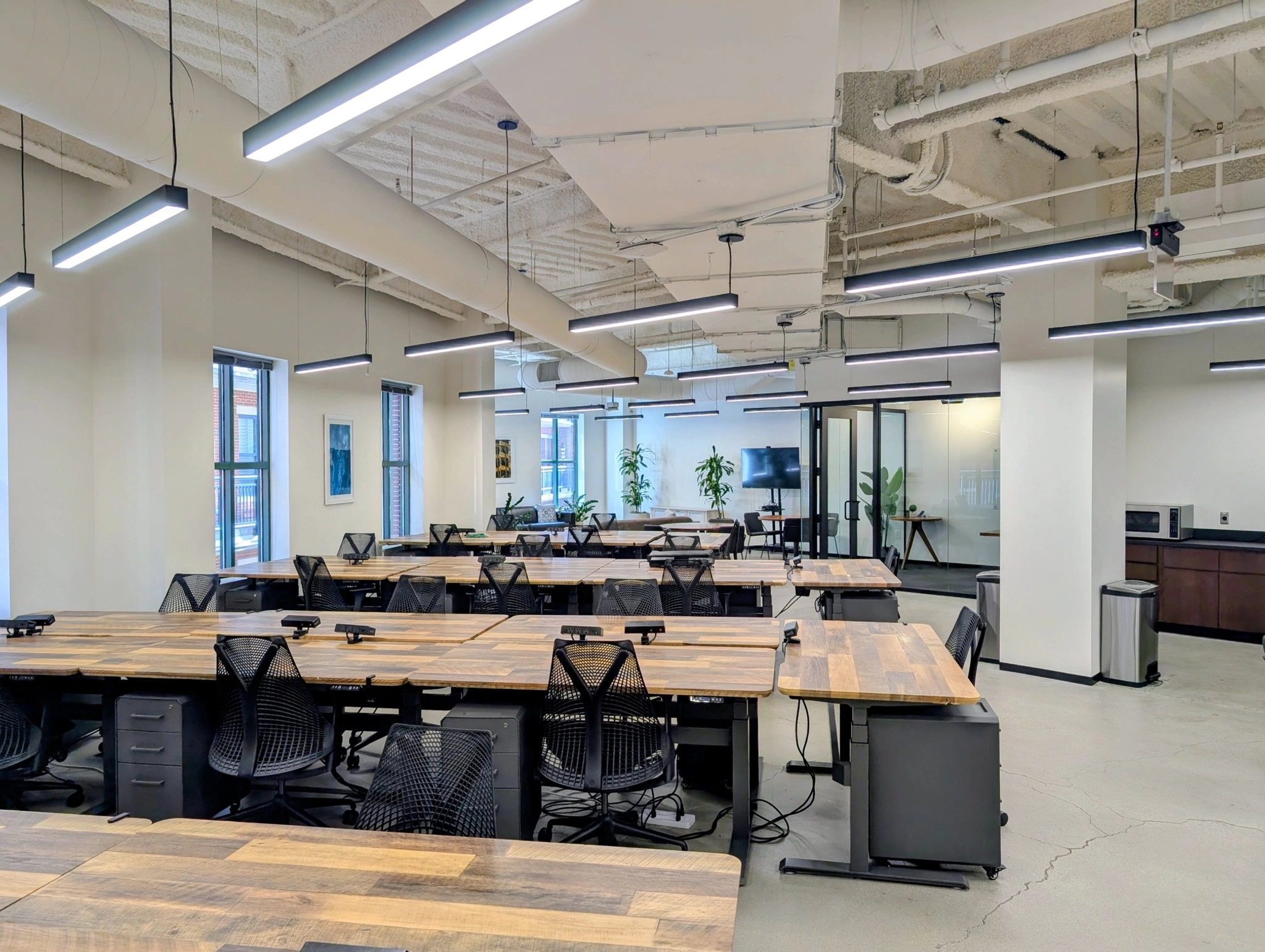 Our premiere suite features 38 desks, 4 private conference rooms, 2 phone booths, a kitchenette and private common space with a large mobile TV.